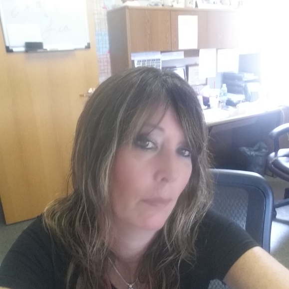 Meet your Posher, Lisa - Picture 2 of 2